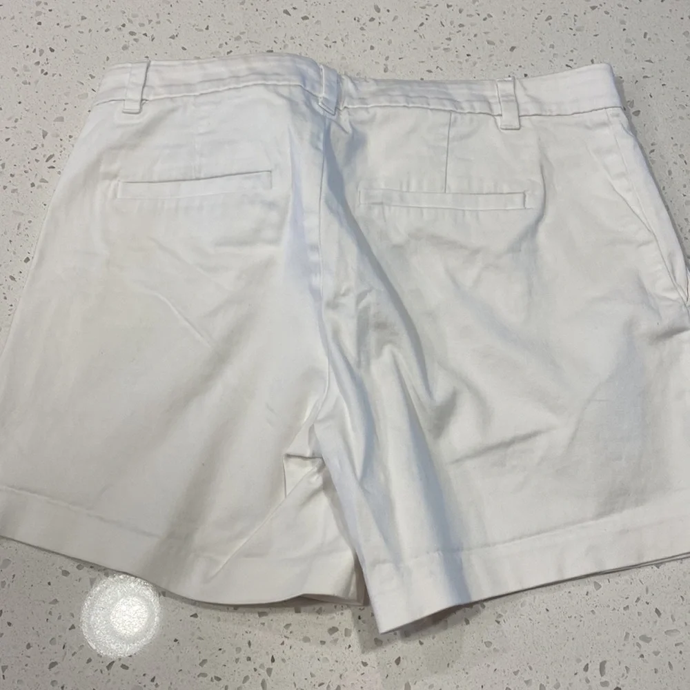 🟡 Banana Republic short. Free with any purchase. - Picture 2 of 3